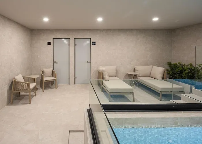 Refined Spacious Studio, Ac, Balcony, Pool & Gym