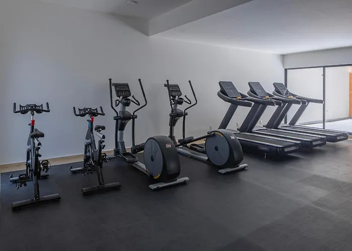 Refined Spacious Studio, Ac, Balcony, Pool & Gym *